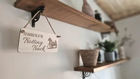 Trotting Track Themed Hanging Wall Plaque Horse Racing Pony Trap Racing