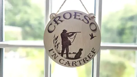 Croeso I'n Cartref / Welsh Welcome To Our Home Shooting Hunting Themed Hanging Wall Plaque / Sign