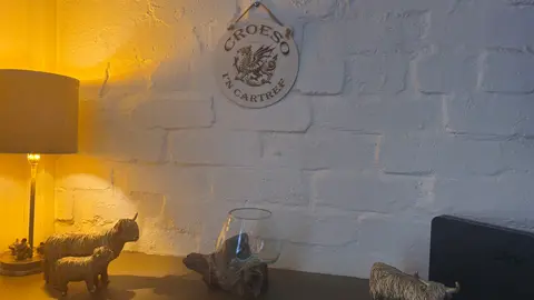 Welsh Dragon with Croeso I'n Cartref hanging wall plaque Welcome to our home