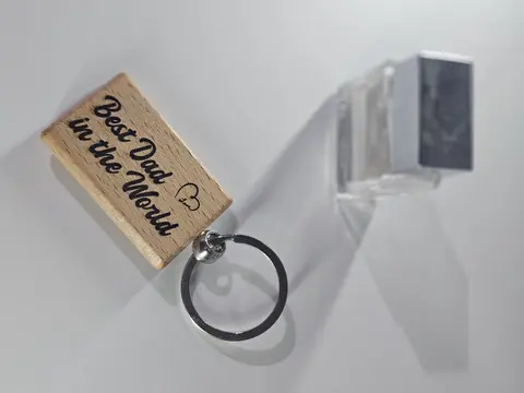 Best Dad in the world personalised quality wooden keyring