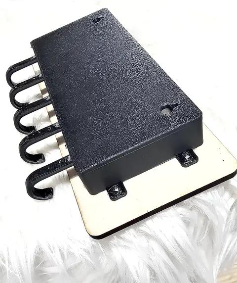 Key Ring Holder Wall Mounted Engraved with Family is the Heart of a Home