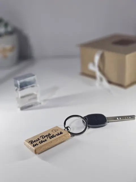 Best Dad in the world personalised quality wooden keyring